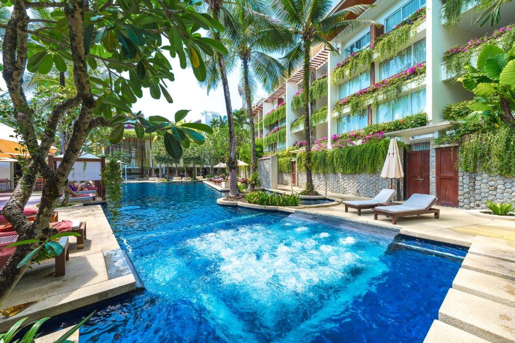 Bazén v ubytování Private Pool Residence at Surin Beach nebo v jeho okolí
