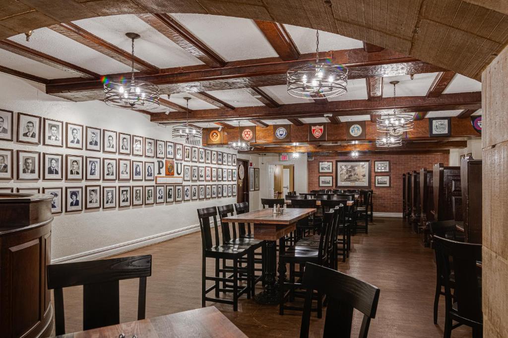 Restaurace v ubytování Nassau Inn