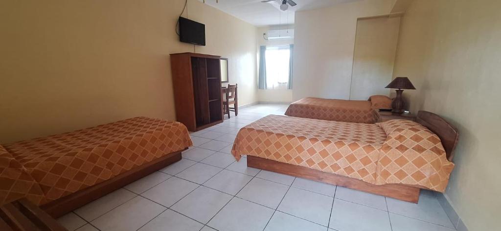 Postel nebo postele na pokoji v ubytování Hotel Playa Bonita Tela