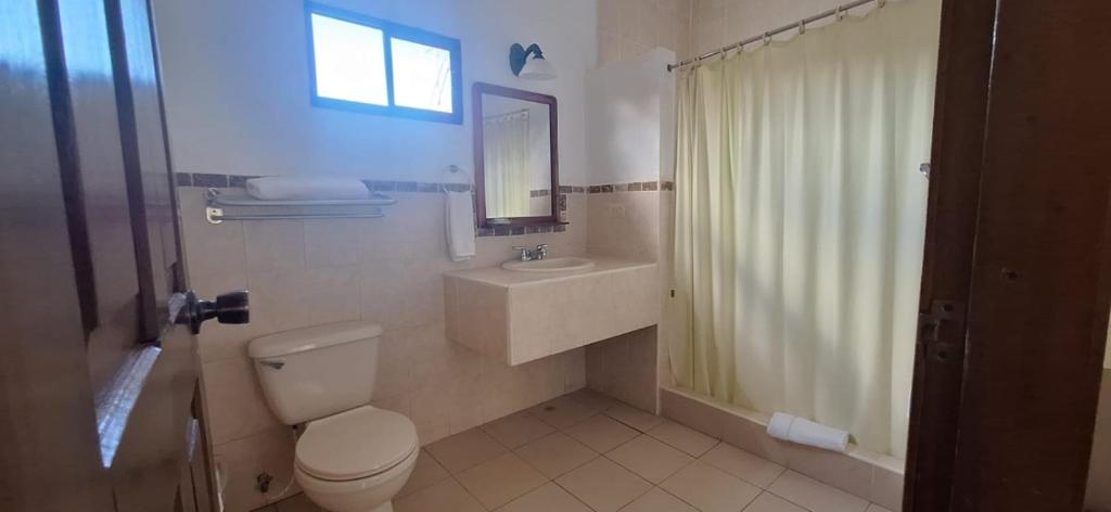 Koupelna v ubytování Hotel Playa Bonita Tela