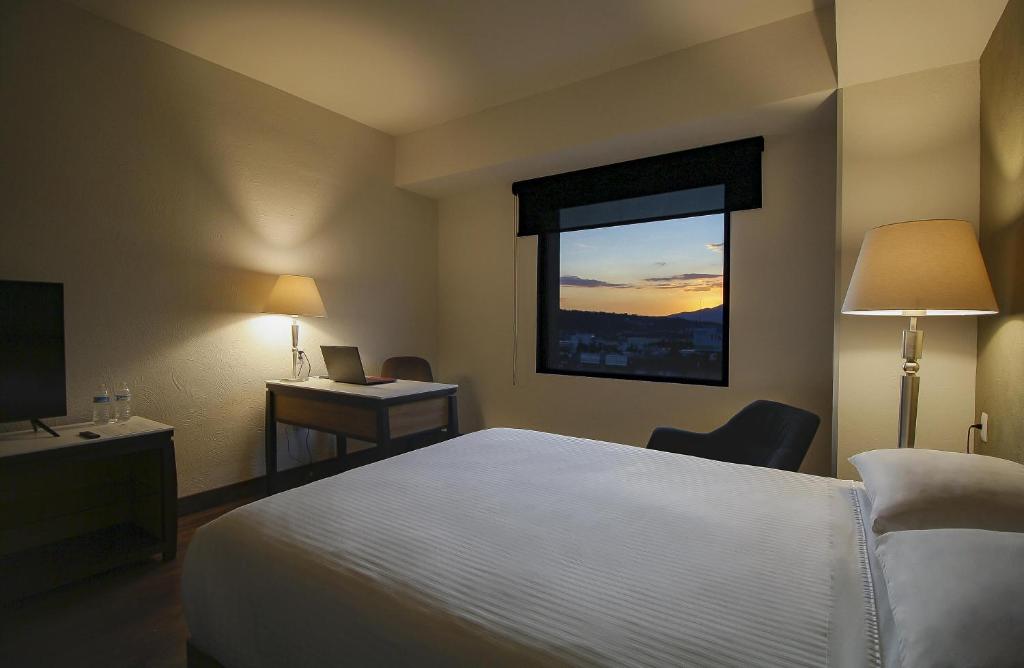 Postel nebo postele na pokoji v ubytování Hotel Turotel Morelia