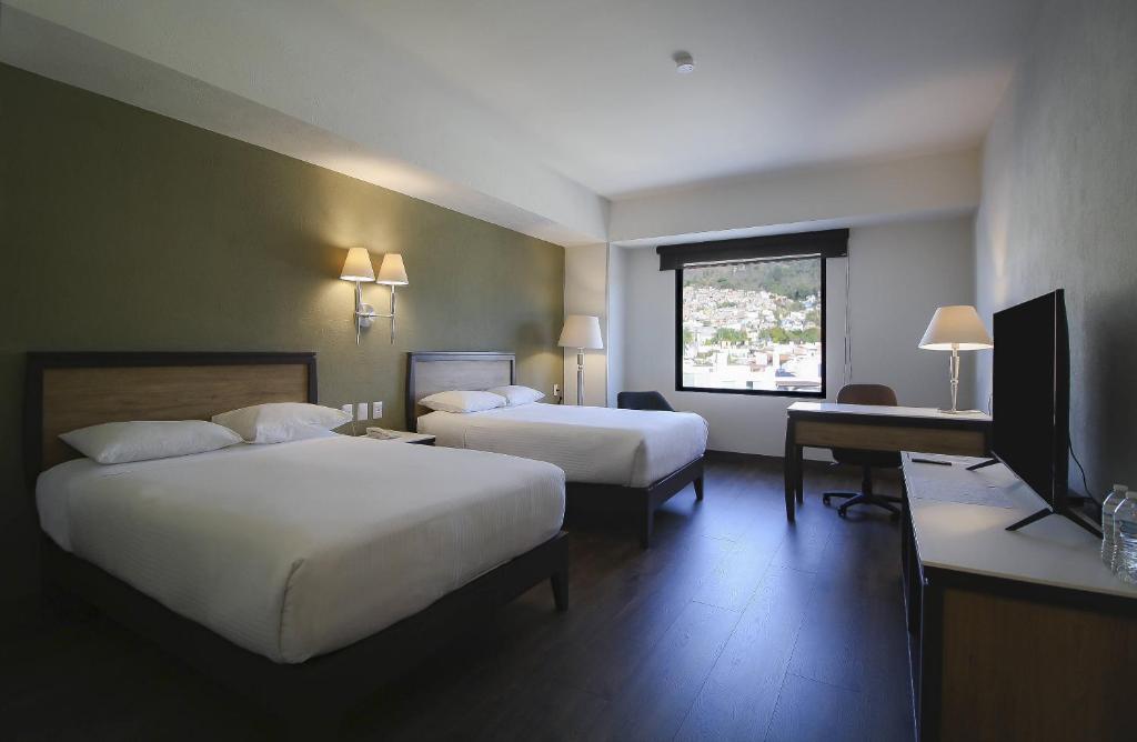 Postel nebo postele na pokoji v ubytování Hotel Turotel Morelia