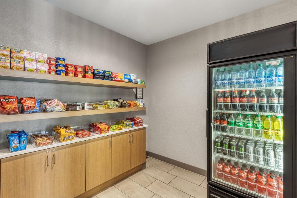 a store with a refrigerator filled with lots of drinks at Holiday Inn Express & Suites - Green Bay East by IHG in Green Bay