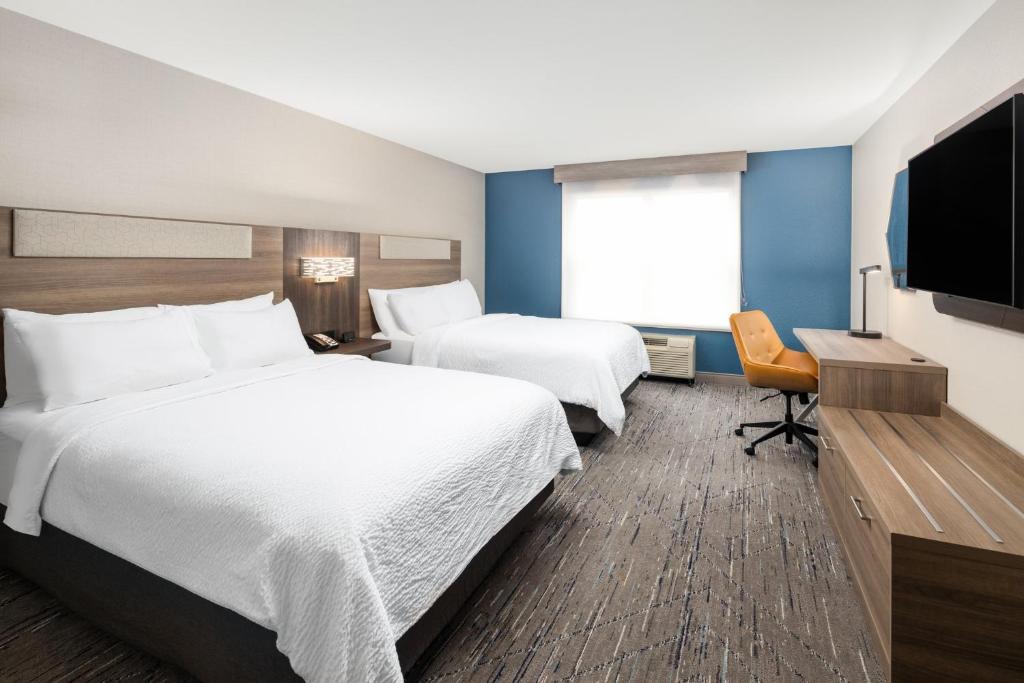 Holiday Inn Express & Suites - Green Bay East, an IHG Hotel - 