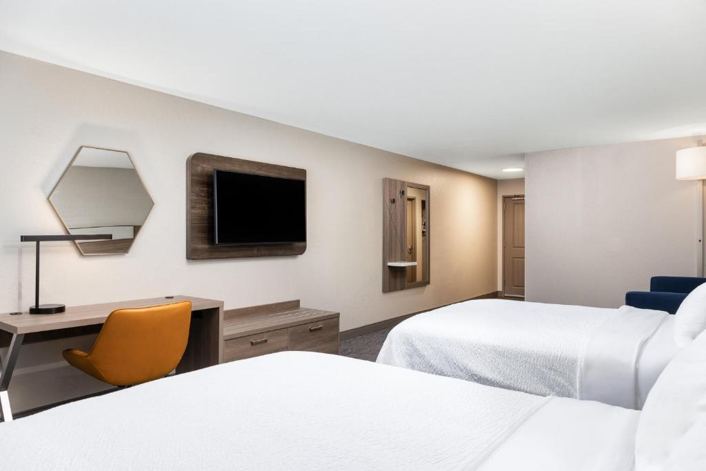 Holiday Inn Express & Suites - Green Bay East, an IHG Hotel - 