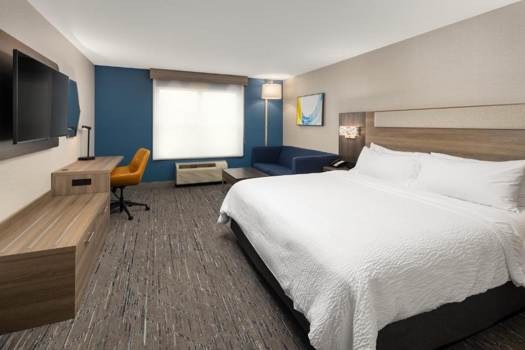 Holiday Inn Express & Suites - Green Bay East, an IHG Hotel - 