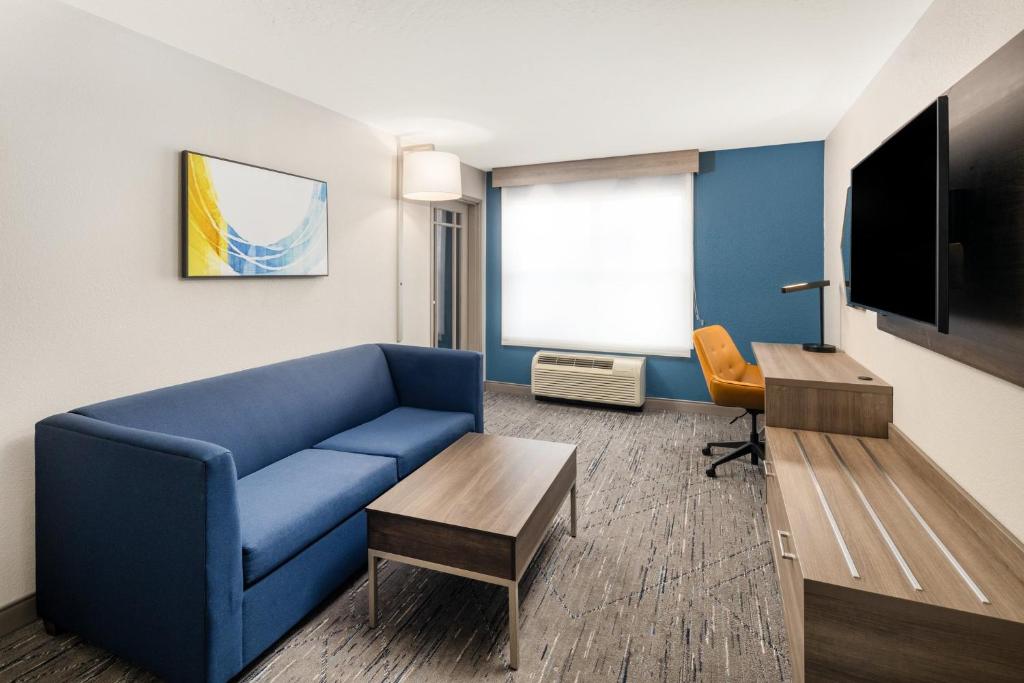 Holiday Inn Express & Suites - Green Bay East, an IHG Hotel - 