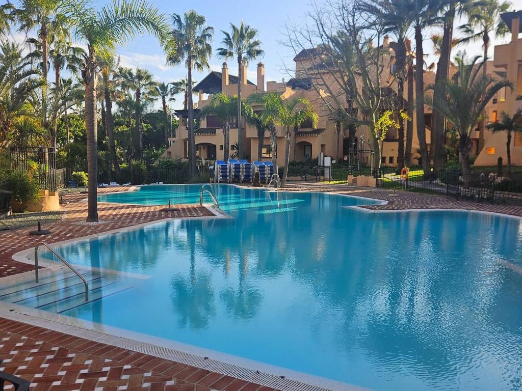 Beachfront Apartment in San Pedro - Pass the Keys