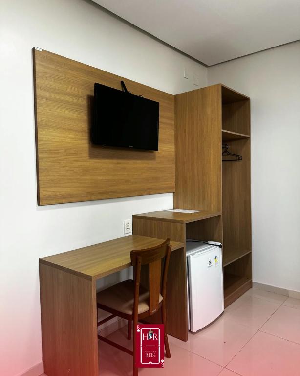 TV a/nebo společenská místnost v ubytování Hotel dos Reis