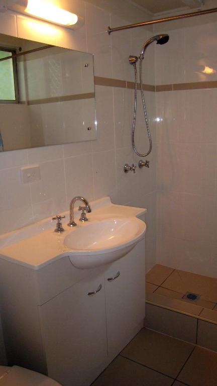 Coral Motel & Apartments - Studio Apartment With Air Conditionning