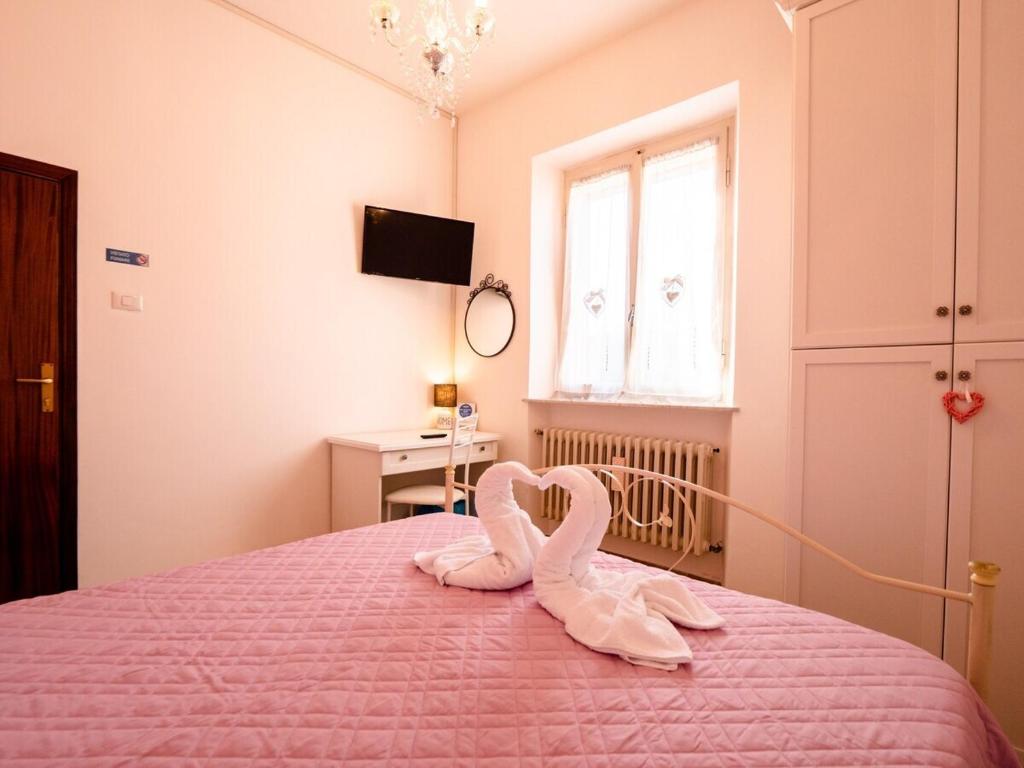 A bed or beds in a room at CASA MAFALDA - Rooms, friends and more - Affittacamere, Guest House