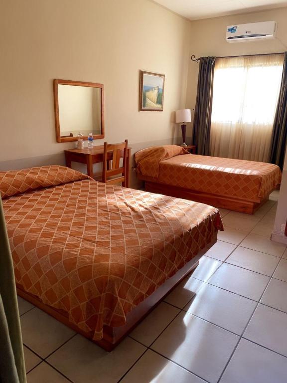 Postel nebo postele na pokoji v ubytování Hotel Playa Bonita Tela