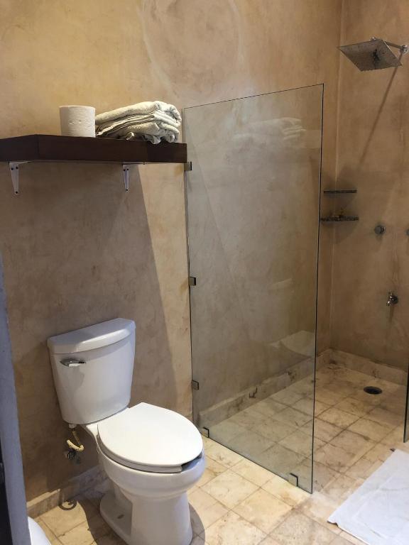 Un baño de Hotel Boutique SAYAB