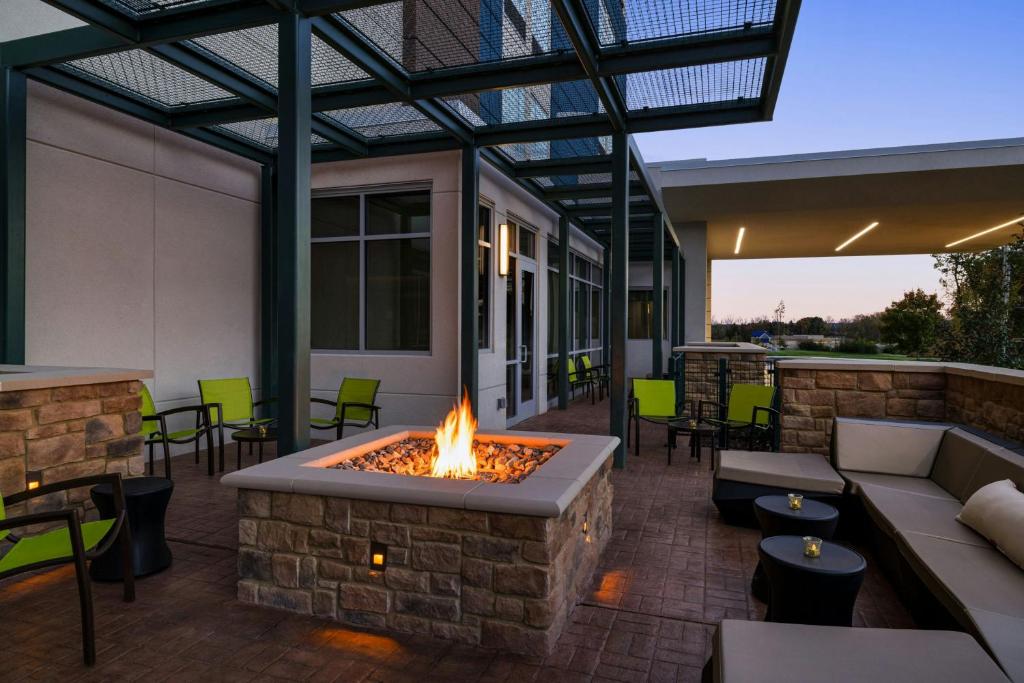 a patio with a fire pit and tables and chairs at SpringHill Suites by Marriott Easton PA in Easton