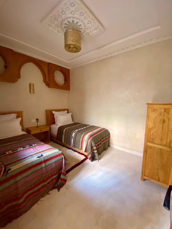 Postel nebo postele na pokoji v ubytování Riad Rose Mati