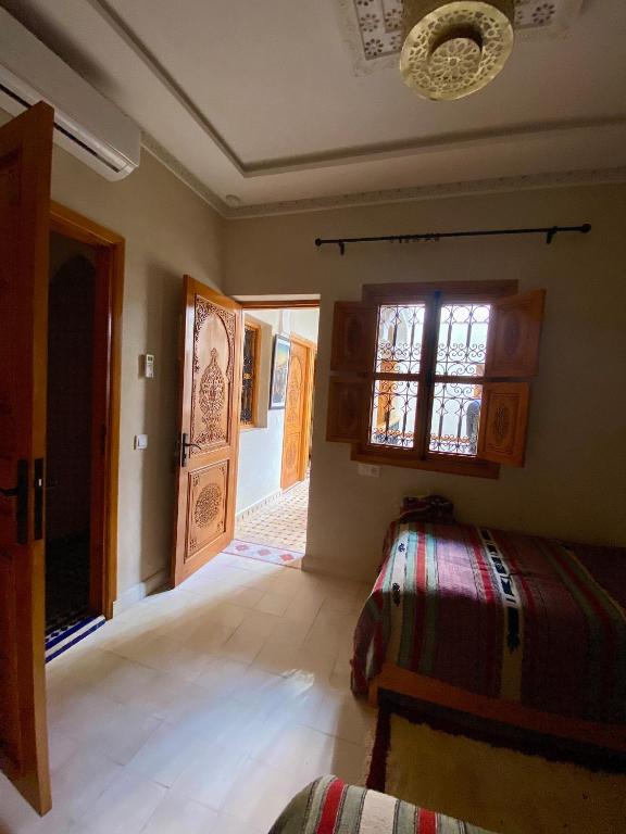 Postel nebo postele na pokoji v ubytování Riad Rose Mati