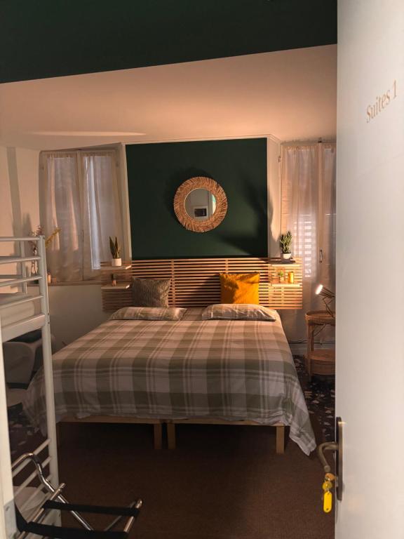 Ένα ή περισσότερα κρεβάτια σε δωμάτιο στο Mahamo Suites