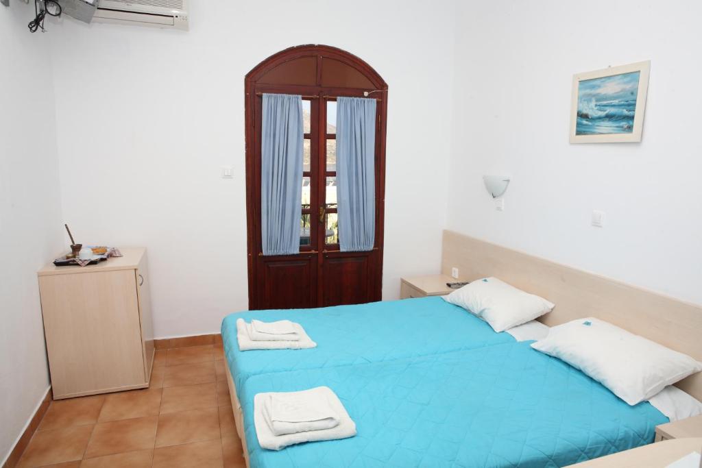 Postel nebo postele na pokoji v ubytování Vouros Palace