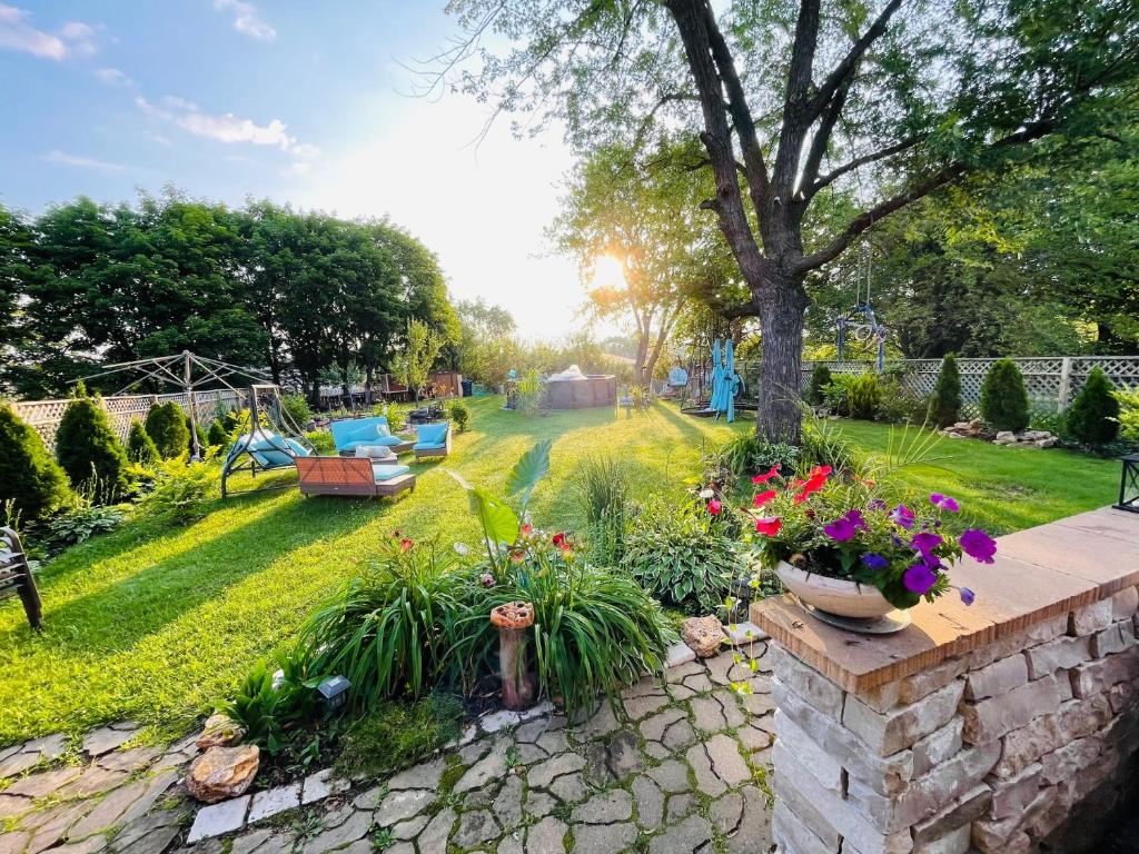 Zahrada ubytování Schaumburg Paradise Oasis with a secret garden and private Pool