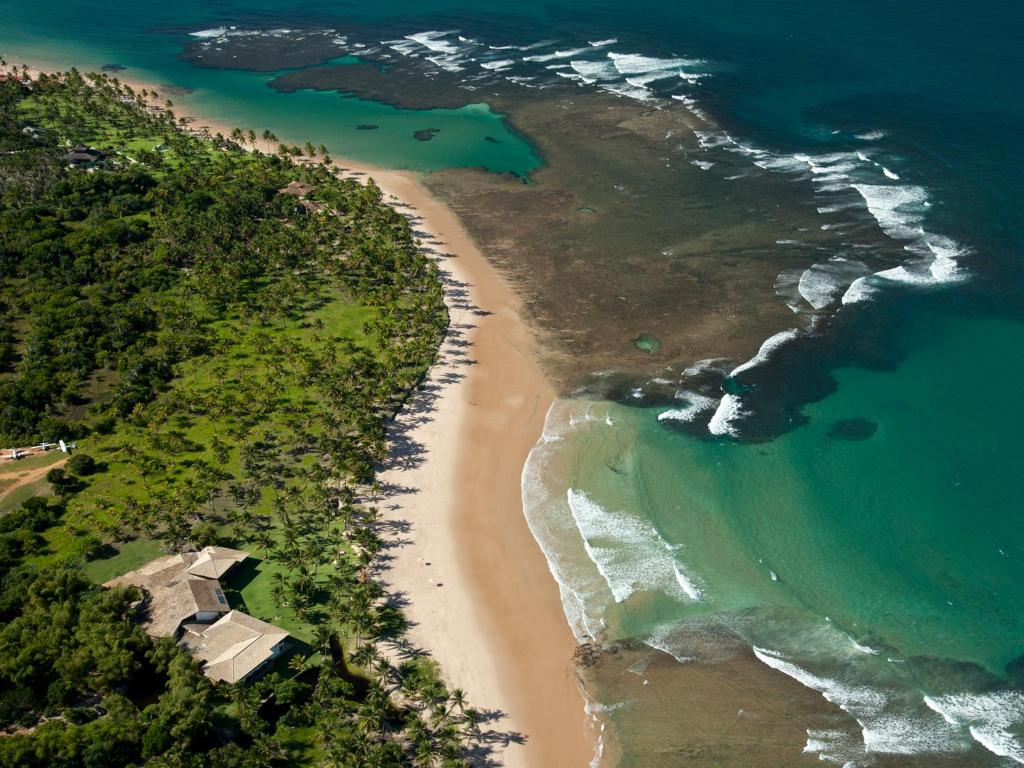 an aerial view of a beach and the ocean at Pousada Taipu de Fora in Barra Grande
