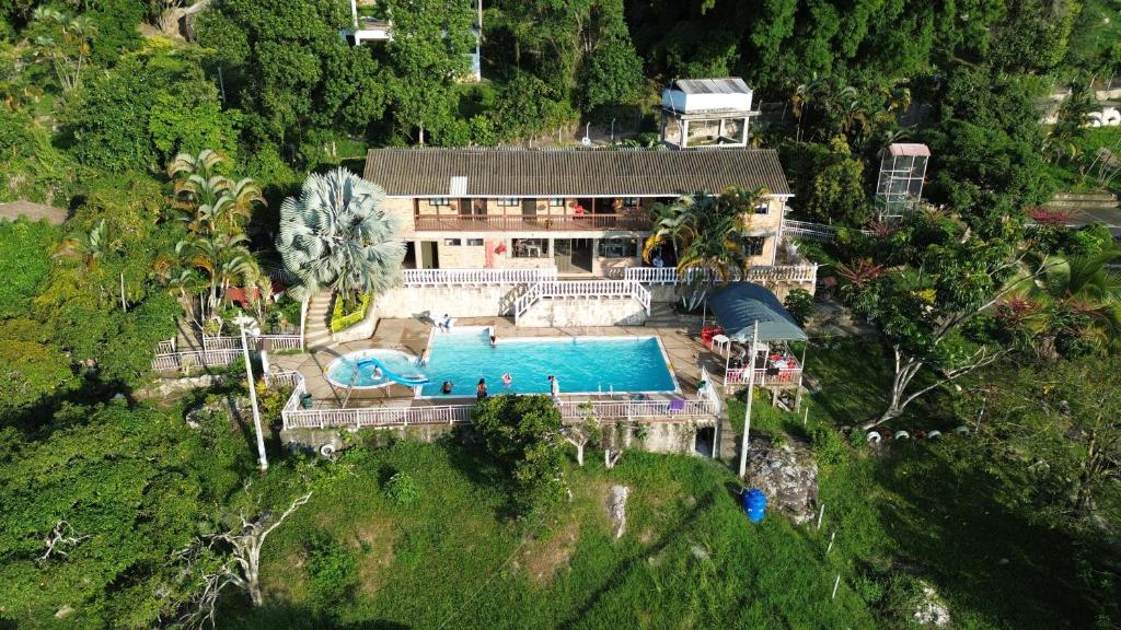 Bazén v ubytování Finca Campestre Villa La Unión Hotel en Mesitas nebo v jeho okolí