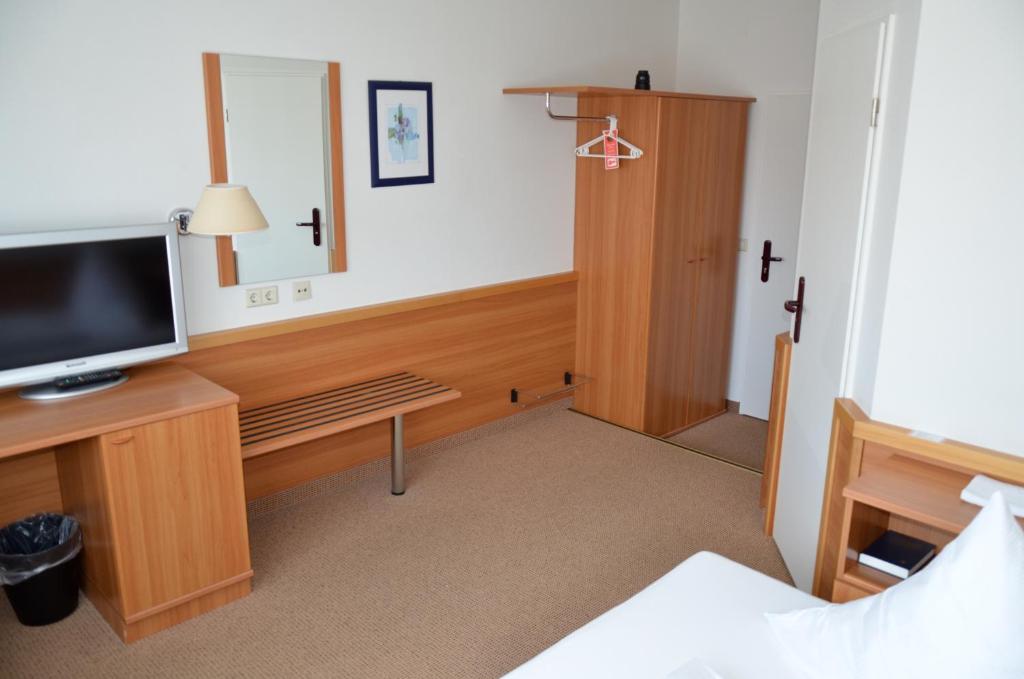 TV a/nebo společenská místnost v ubytování Hotel Höllsteiner Hof