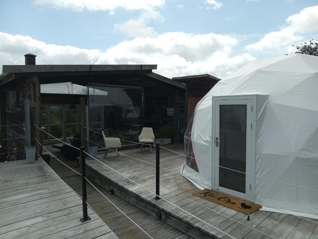 Budova, kde se the luxury tent nachází