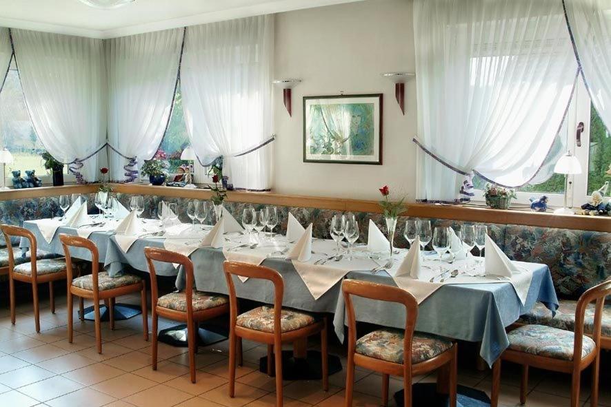 Restaurace v ubytování Hotel Höllsteiner Hof