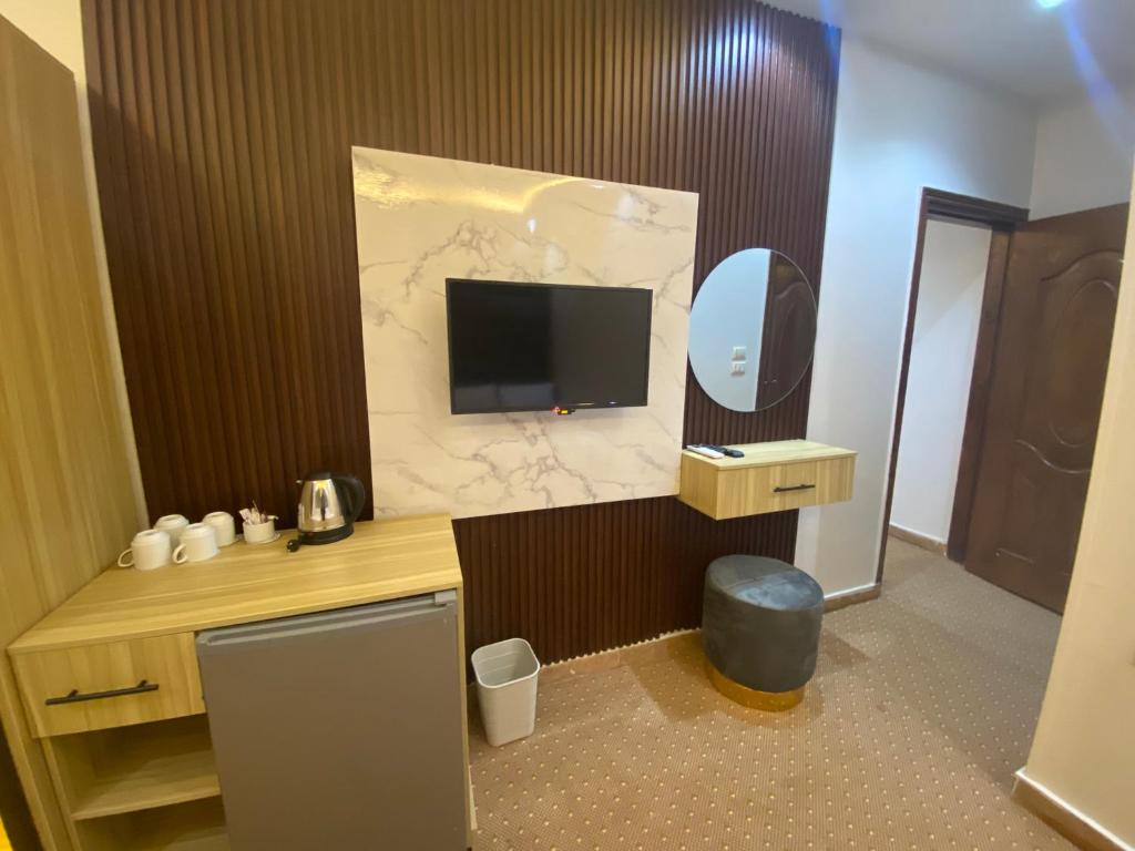 TV a/nebo společenská místnost v ubytování Royal Golden Pyramids Inn
