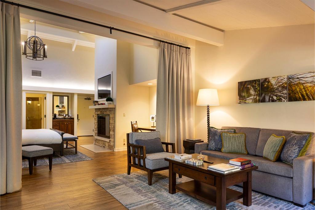 The Quail Lodge - 