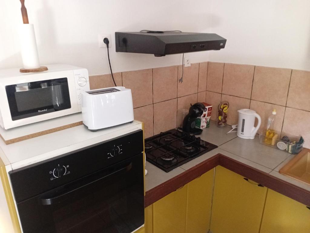 Kuchyň nebo kuchyňský kout v ubytování Lyn'des Isles location