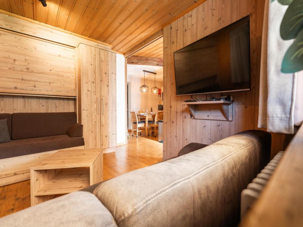 Televízia a/alebo spoločenská miestnosť v ubytovaní Alpensteinbock Saalbach D