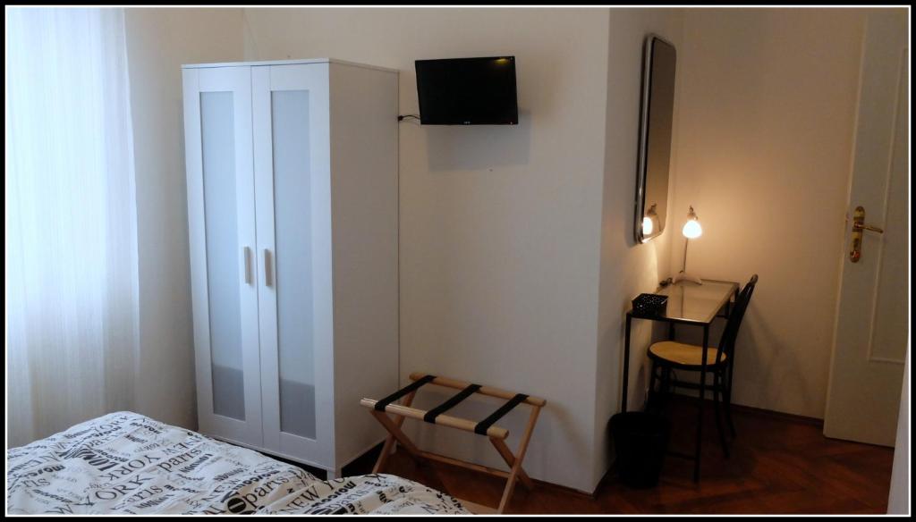Łóżko lub łóżka w pokoju w obiekcie B&B Piazza Goldoni