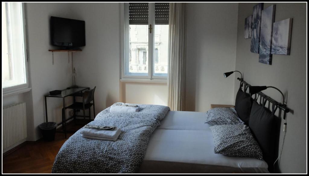 Łóżko lub łóżka w pokoju w obiekcie B&B Piazza Goldoni