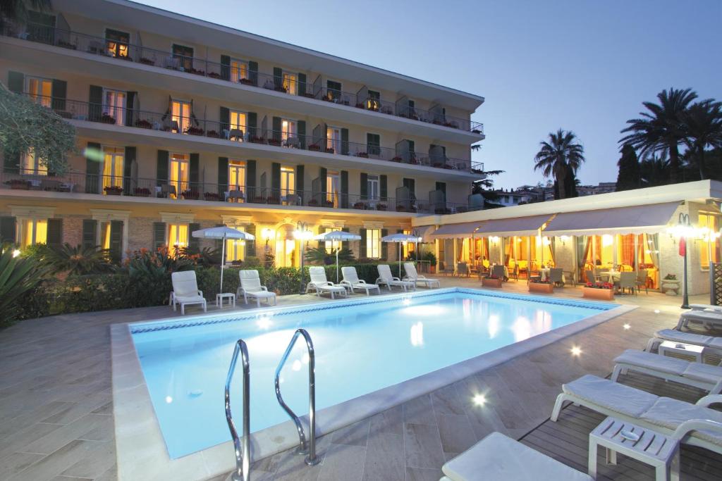 Bazén v ubytování Hotel Paradiso nebo v jeho okolí