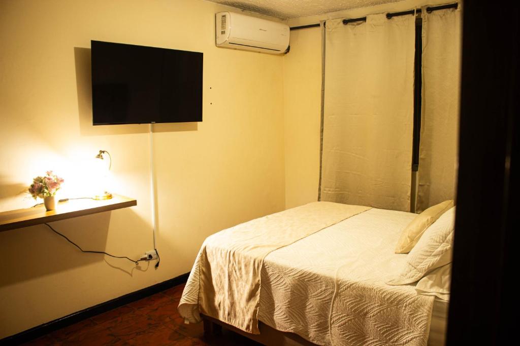 Postel nebo postele na pokoji v ubytování Hotel Casa Manta Cali