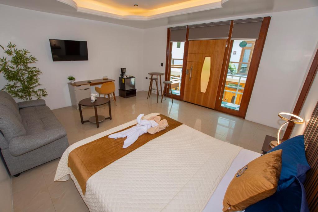 Postel nebo postele na pokoji v ubytování Blue Marlin Galápagos, Hotel & SPA