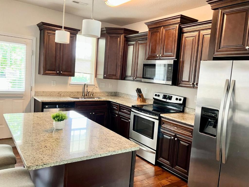 Küche/Küchenzeile in der Unterkunft Spacious home in Chesapeake