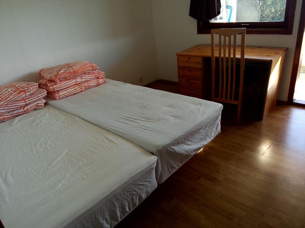 Postel nebo postele na pokoji v ubytování Gardenview Room