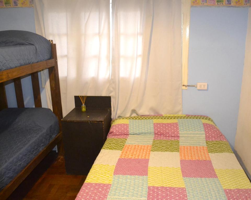 Postel nebo postele na pokoji v ubytování Tikka Hostel