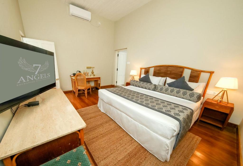 Castle Hill Bungalow by Seven Angels - 2