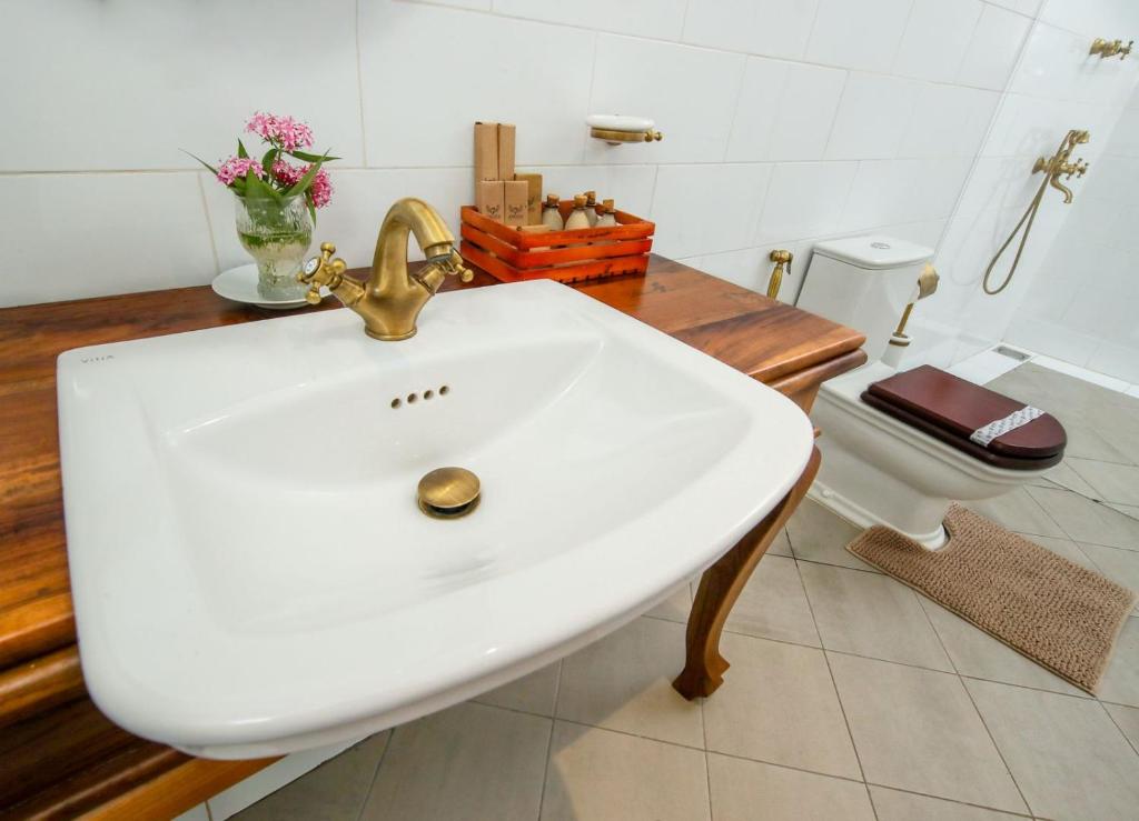 Castle Hill Bungalow by Seven Angels - 16