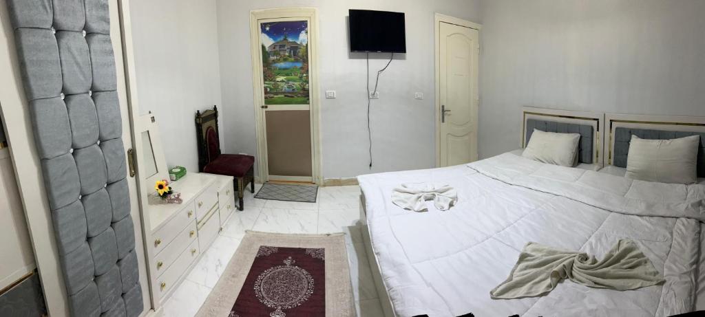 Postel nebo postele na pokoji v ubytování Pharaohs Oasis Hotel