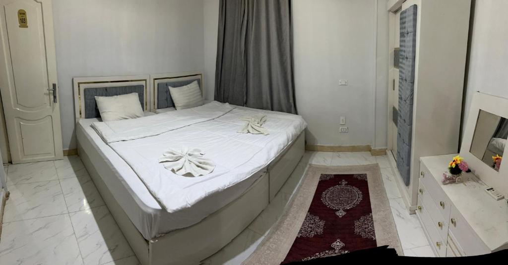 Postel nebo postele na pokoji v ubytování Pharaohs Oasis Hotel