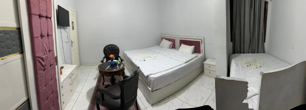 Postel nebo postele na pokoji v ubytování Pharaohs Oasis Hotel
