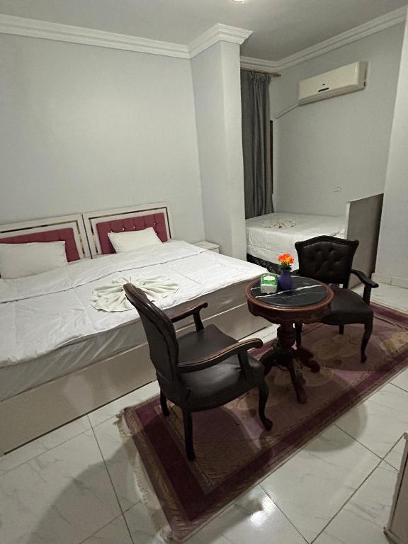 Postel nebo postele na pokoji v ubytování Pharaohs Oasis Hotel