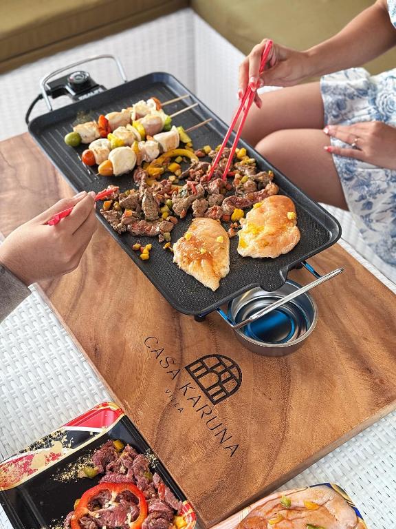 Makanan di atau di tempat lain dekat vila