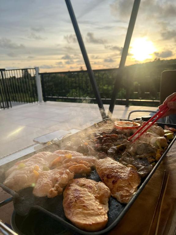 Makanan di atau di tempat lain dekat vila