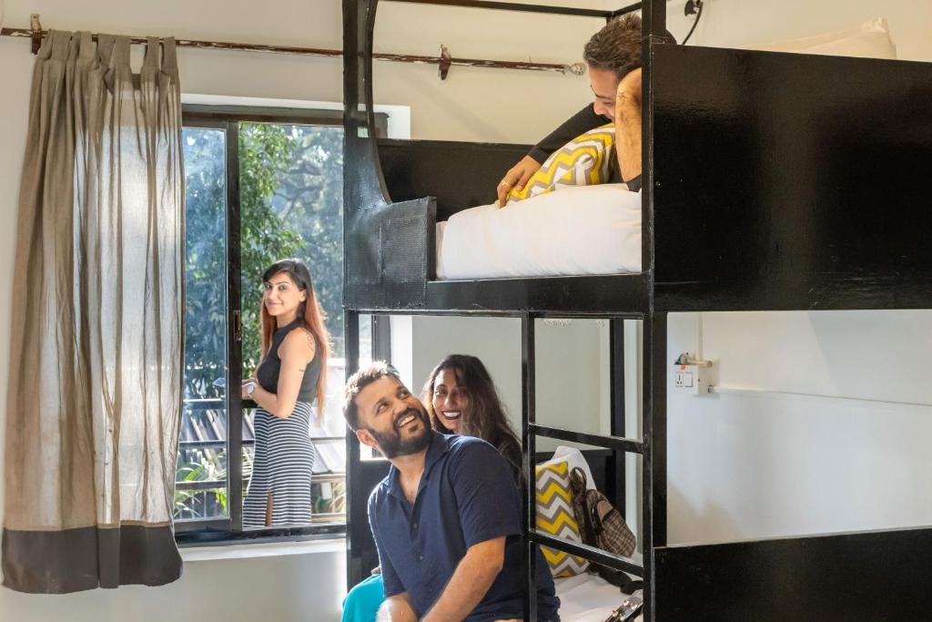 A bed or beds in a room at Earthy Hostel & Suites - Morjim