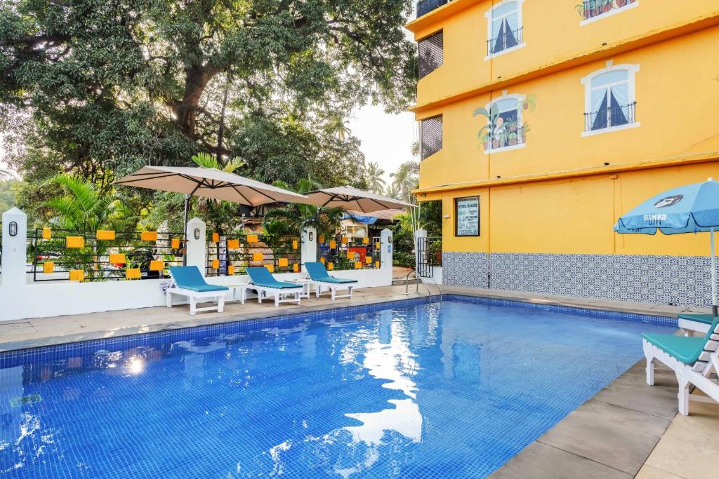The swimming pool at or close to Earthy Hostel & Suites - Morjim
